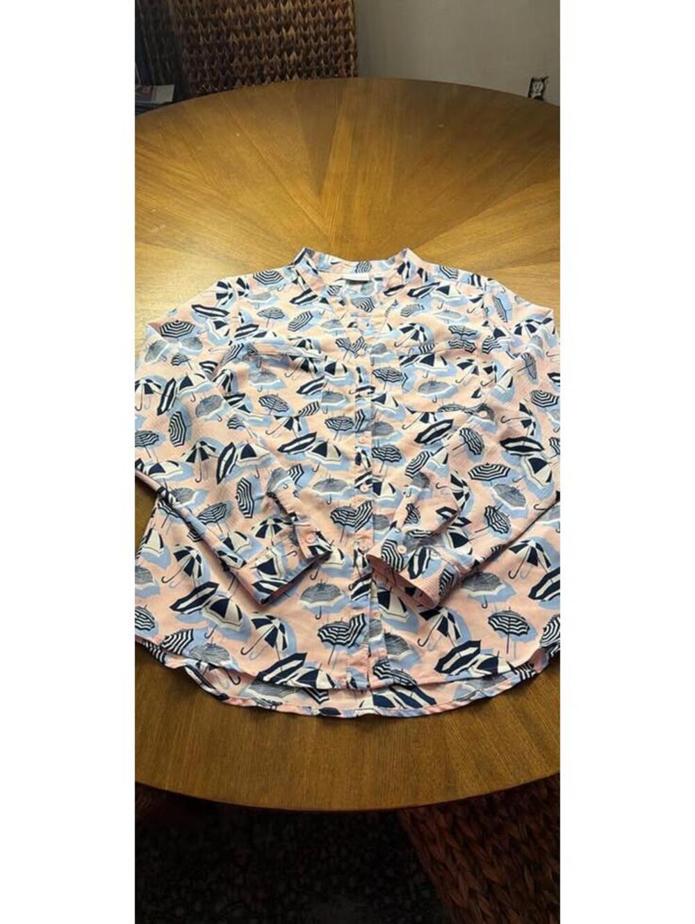 Women's adorable pink and navy blue blouse, petite, medium, umbrellas